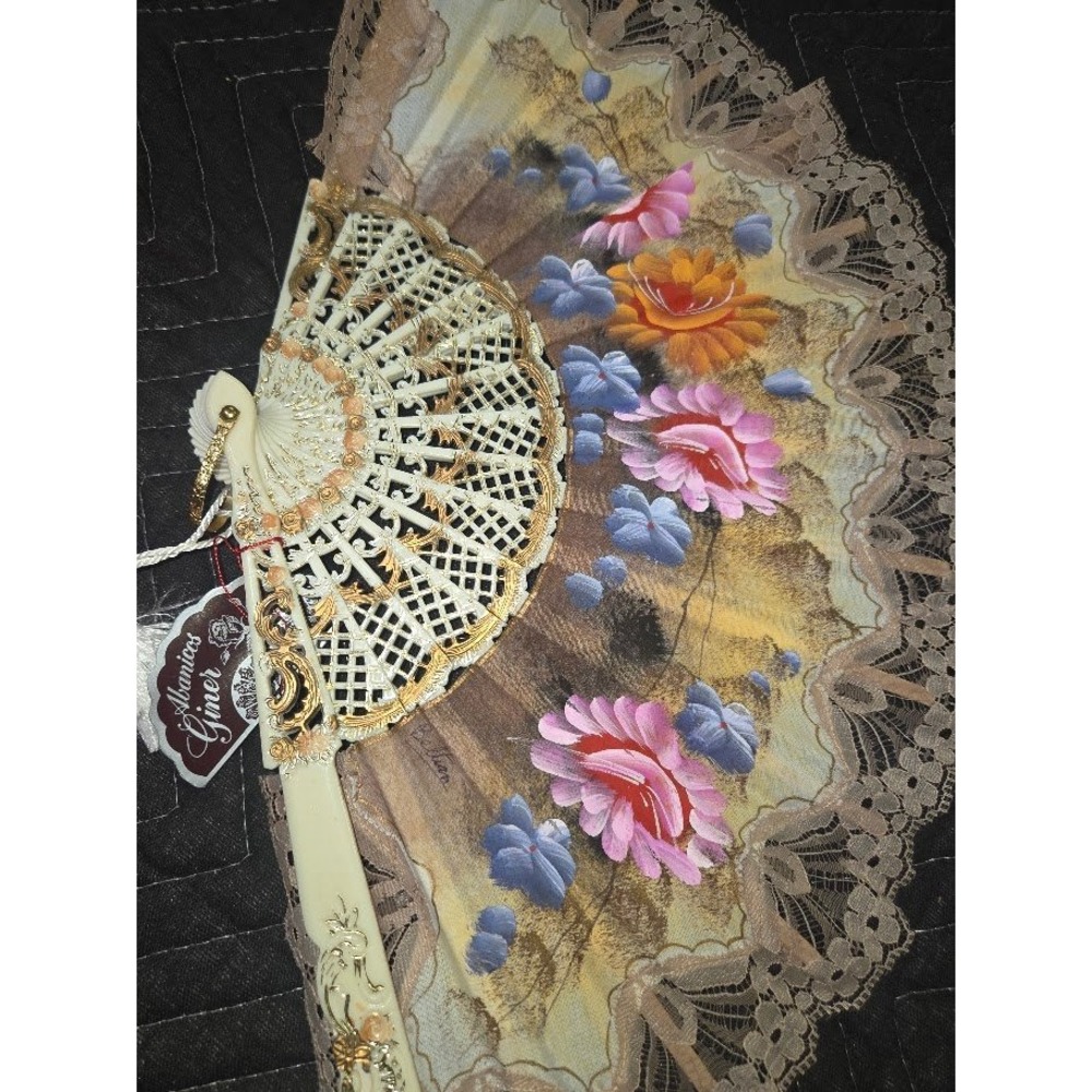 Giner Spanish Hand Fan Floral Lace Gold Accents Tassel with Box - Picture 3 of 8